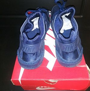 Navy blue nike air hurache